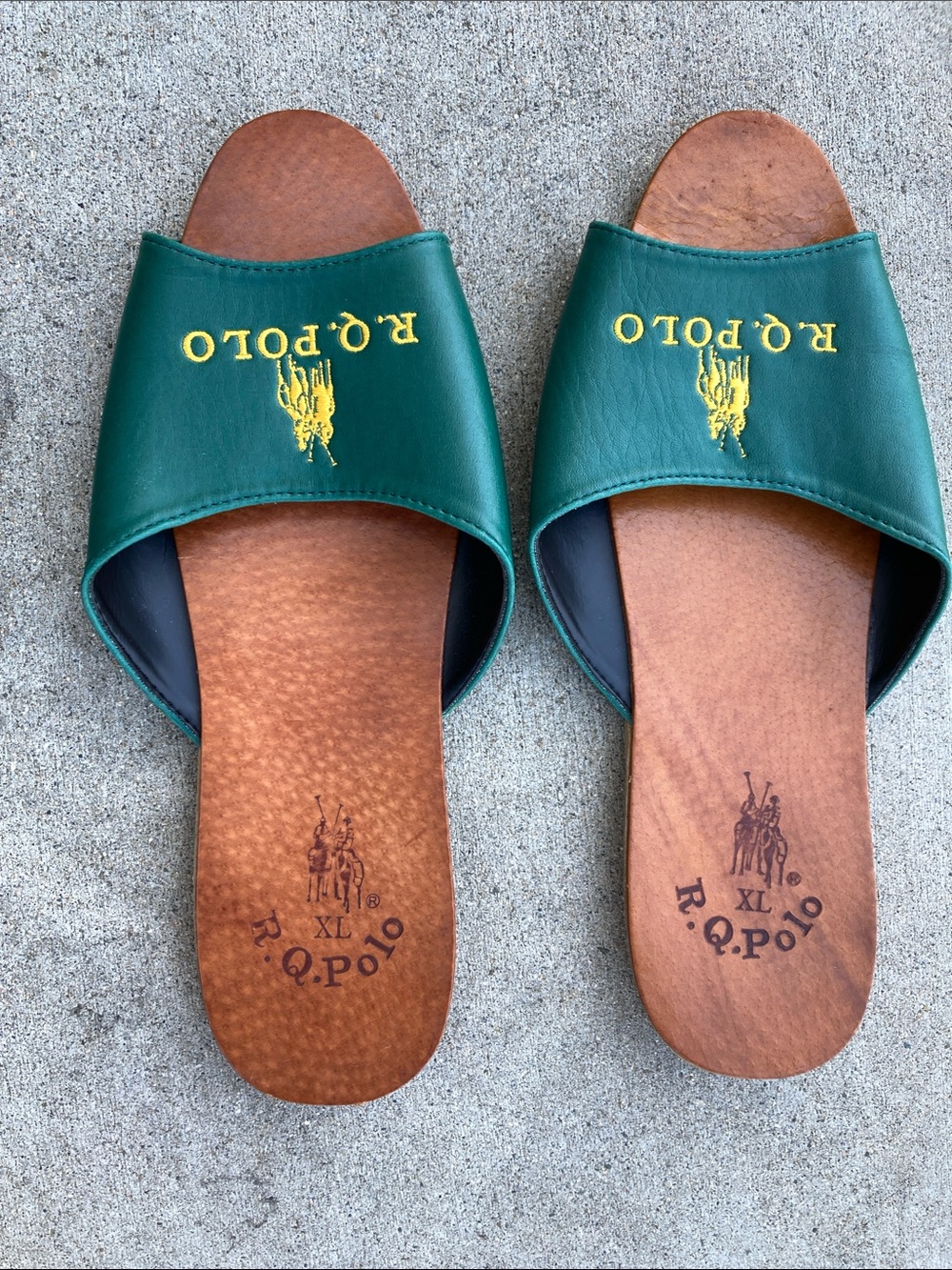 Bougie polo leather sandals
Slides slippers